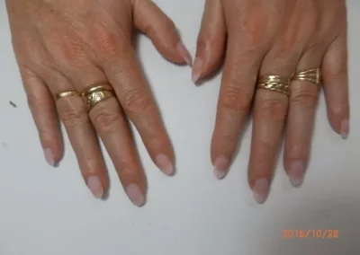 uñas transparentes en centro estetica